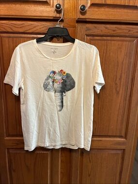 Banana Republic cream Tee with Floral Elephant Graphic size M
